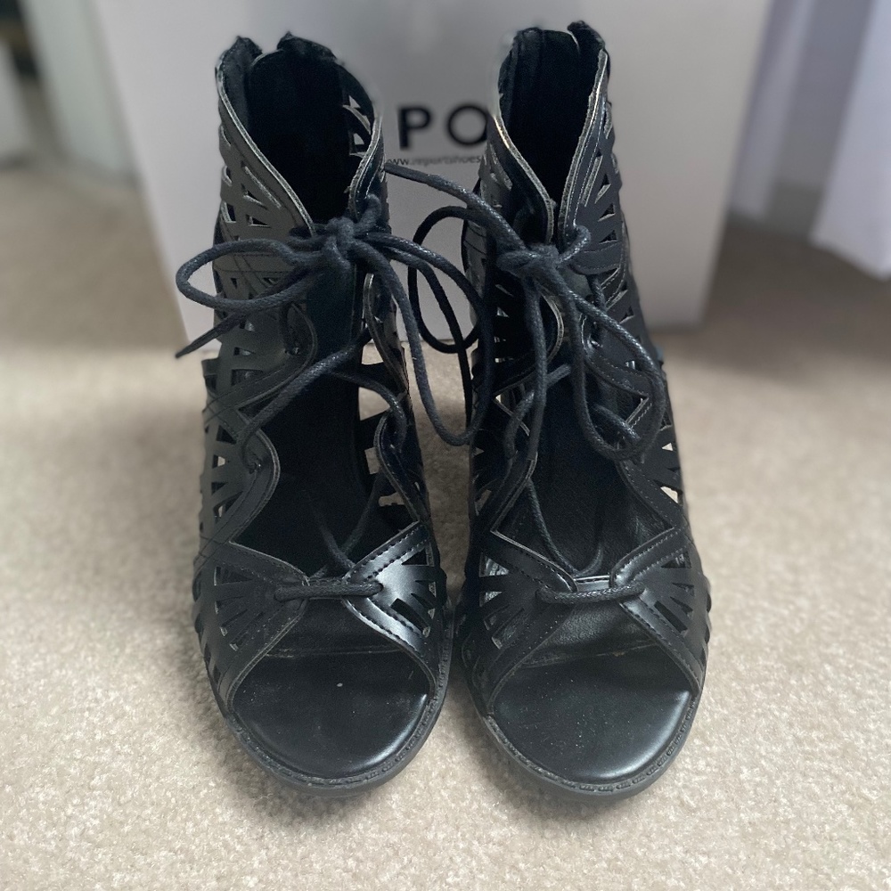 Black Sandals with heel and laces